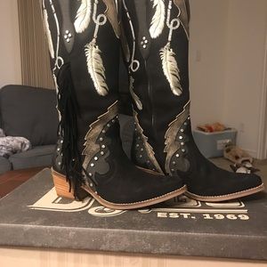 Dingo Dreamcatcher boots. Only worn once. Like new condition!